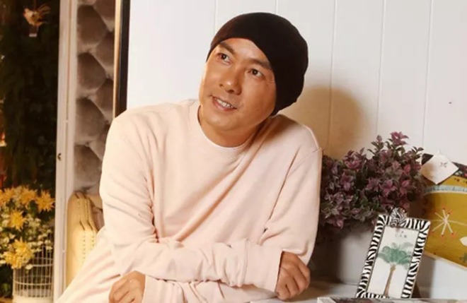 Trương Vệ Kiện đến tìm Lưu Đức Hoa để vay tiền.