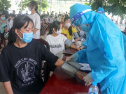 Tin tức - COVID-19: Một xã bất ngờ phát hiện 22 học sinh dương tính, nguy cơ lây nhiễm cộng đồng rất cao