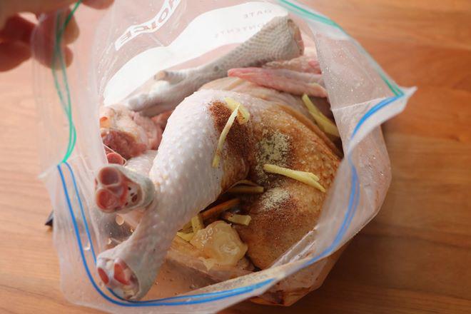Thả con gà vào nồi cơm điện, 40 phút sau được món ai cũng tưởng đầu bếp làm - 3