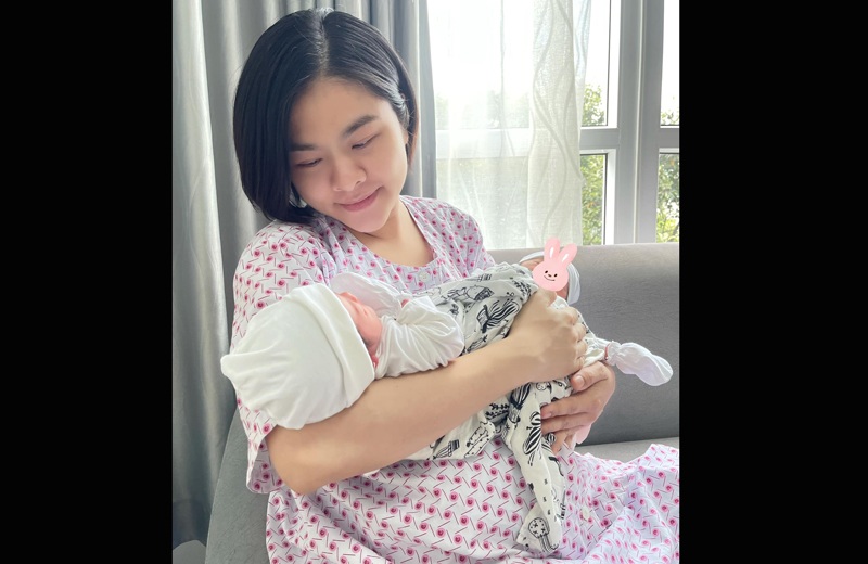 Ngày 1/11 vừa qua, Vân Trang hạnh phúc thông báo đã hạ sinh thành công hai bé sinh đôi Quinisha và Quianna. Cô giấu kín chuyện sinh đôi và cả giới tính của 2 nhóc tì nên càng làm người hâm mộ tò mò hơn. 
