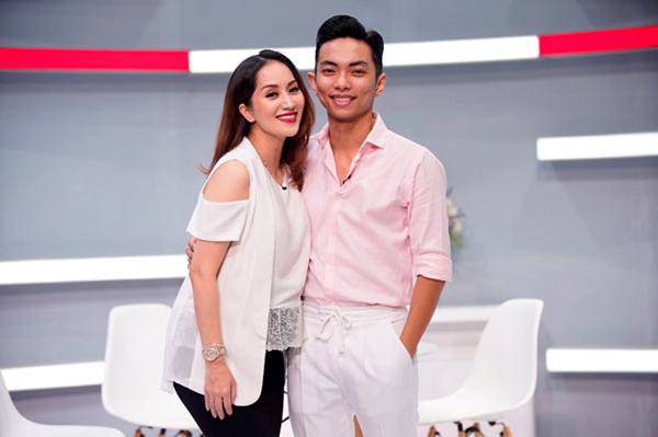 Khánh Thi - Phan Hiển lệch nhau 11 tuổi nhưng vẫn hài hòa trong chuyện vợ chồng.
