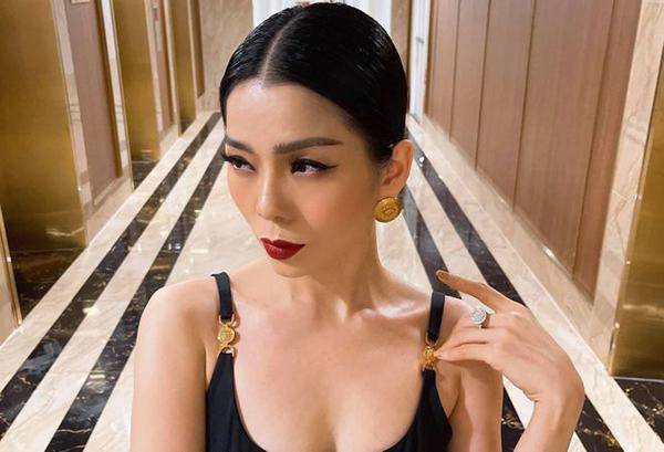 Lệ Quyên cũng gia nhập hội yêu trai trẻ trong làng giải trí Việt.