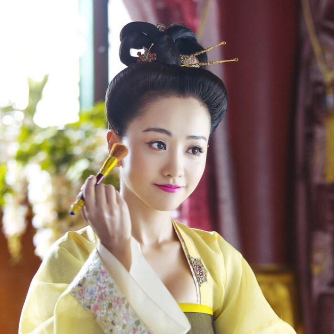 Dương Dung trở thành ác nữ vạn năm sau khi thành gà của Vu Chính.