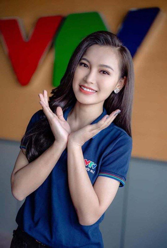 Nữ MC sinh năm 1992 bất ngờ chia tay khán giả của bản tin Thời sự 19h sau 4 tháng dẫn chương trình.