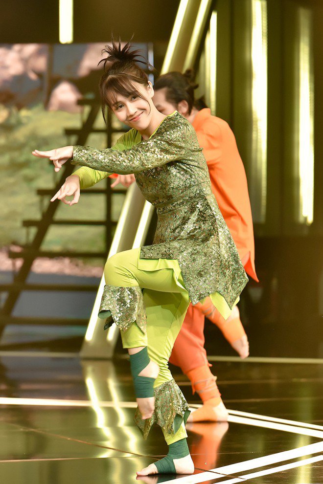 Phần trình diễn của Thúy Hậu - Ngọc Tân.
