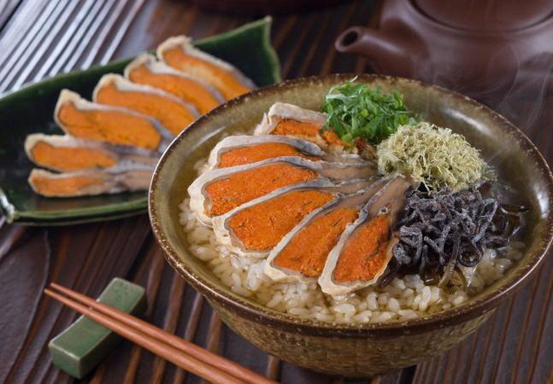 Narezushi xuất hiện nhiều trong các nhà hàng cao cấp Nhật Bản với phương thức trình bày đa dạng.