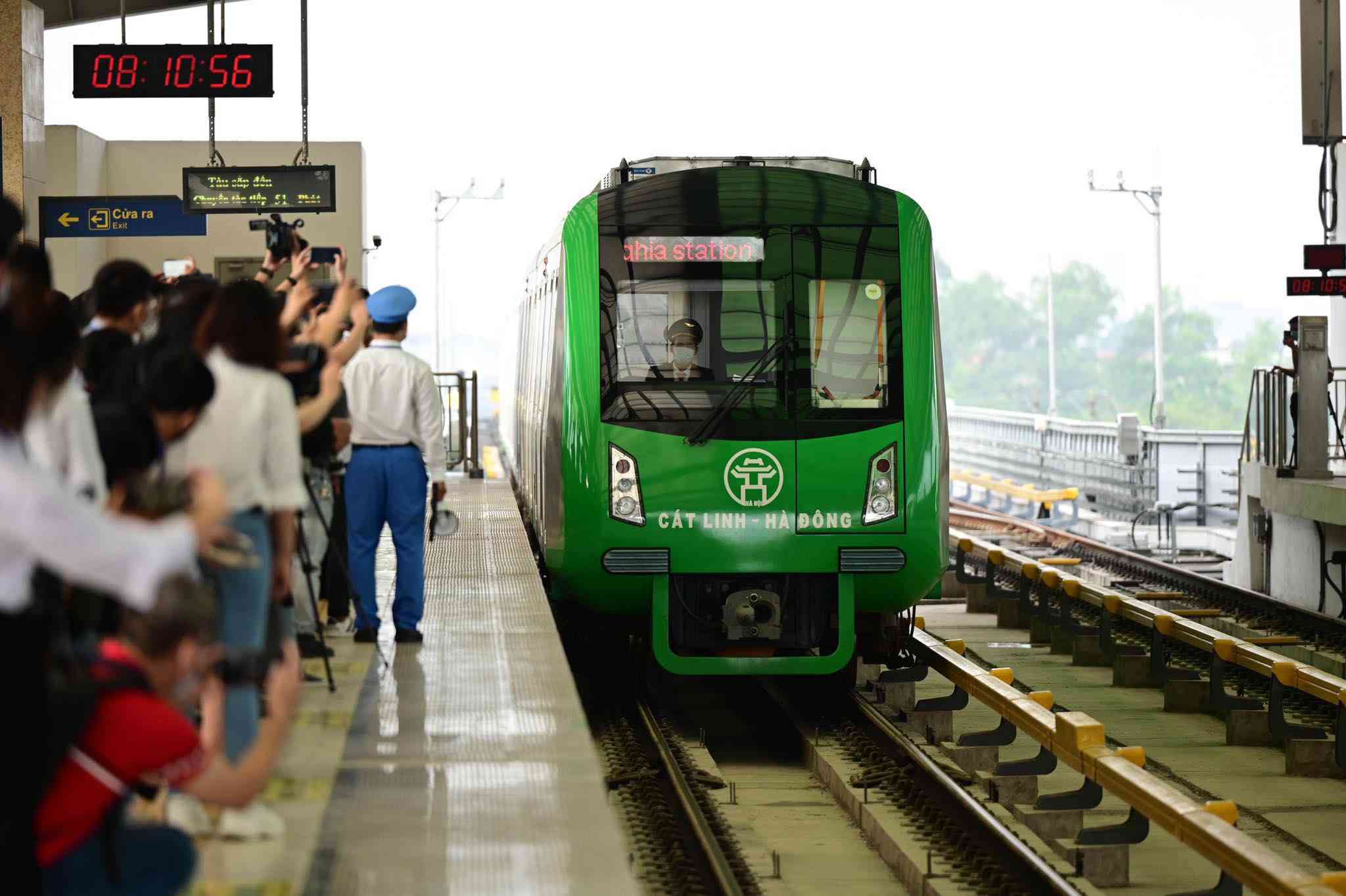 Ngày 21/11 Metro Hà Nội triển khai bán vé tàu Cát Linh – Hà Đông mở bán vé cho hành khách.