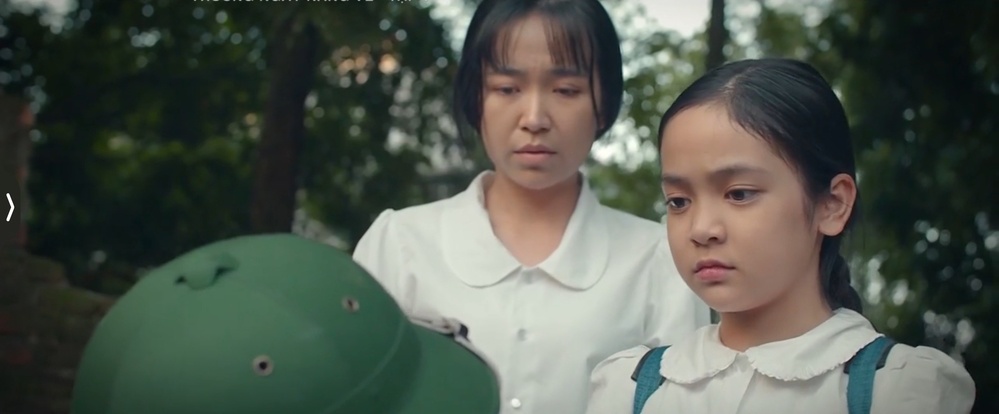 Bé gái có khuôn mặt búp bê gây xao xuyến trên VTV3, đời thực được Mạnh Trường, Việt Anh cưng - 1