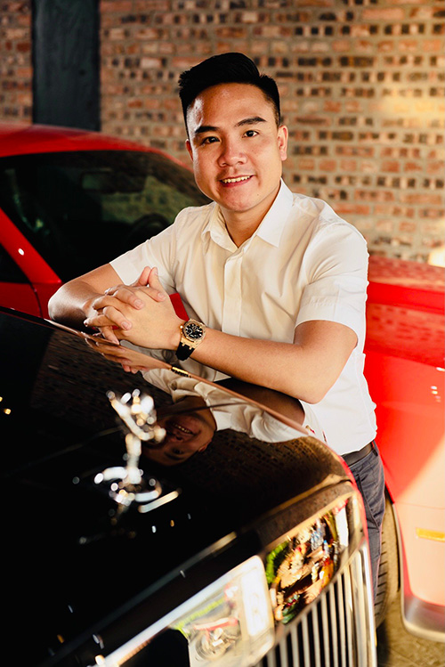 Giờ đây anh Nguyễn Duy đã sở hữu showroom quy mô lớn, tạo ra việc làm cho nhiều người