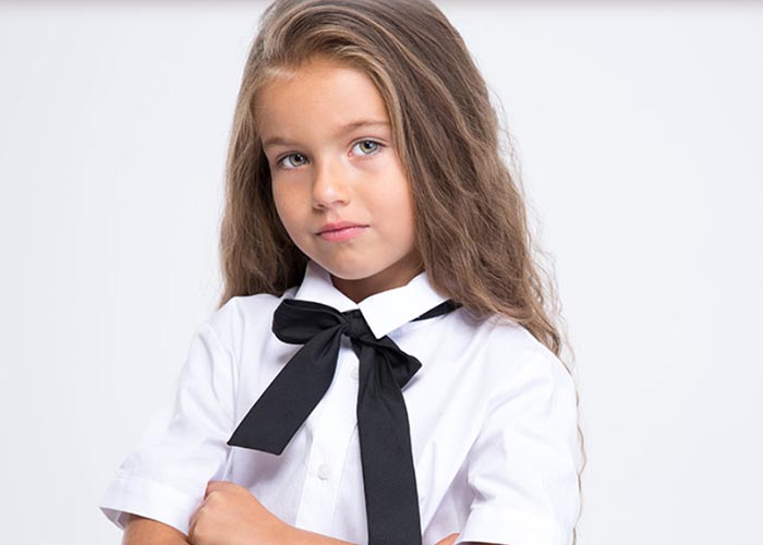 Có nên làm tóc xoăn cho bé gái 7 tuổi không. (Ảnh minh họa)