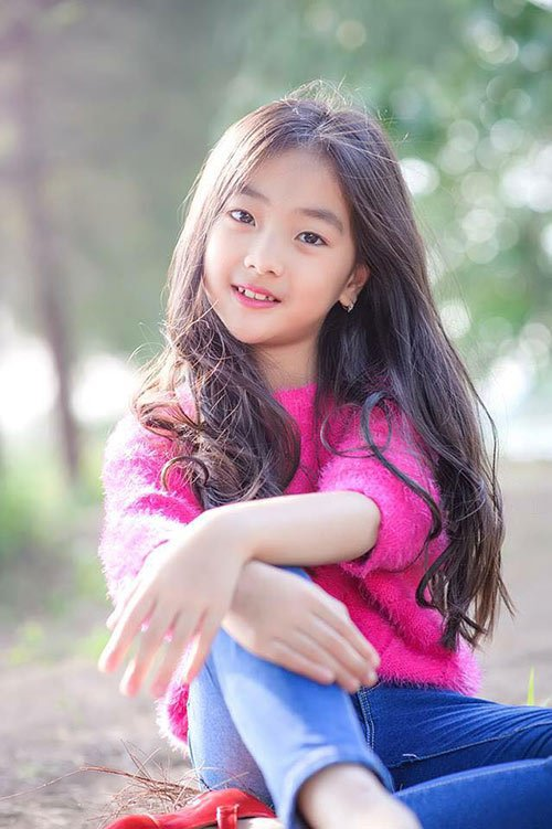 Bật mí những mẫu tóc xoăn cho bé gái phong cách Hàn Quốc siêu xinh - 2