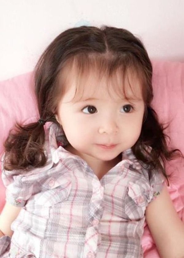 Bật mí những mẫu tóc xoăn cho bé gái phong cách Hàn Quốc siêu xinh - 15