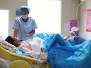 Bà bầu - Mẹ Phú Thọ đi đẻ, bác sĩ lấy ra cục to tròn nặng gần gấp đôi em bé