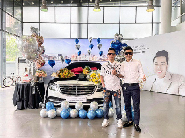 Những đối tượng cầm đầu trang đầu tư tài chính Evol.club thường xuyên khoe cuộc sống xa hoa, sang chảnh để thu hút người chơi
