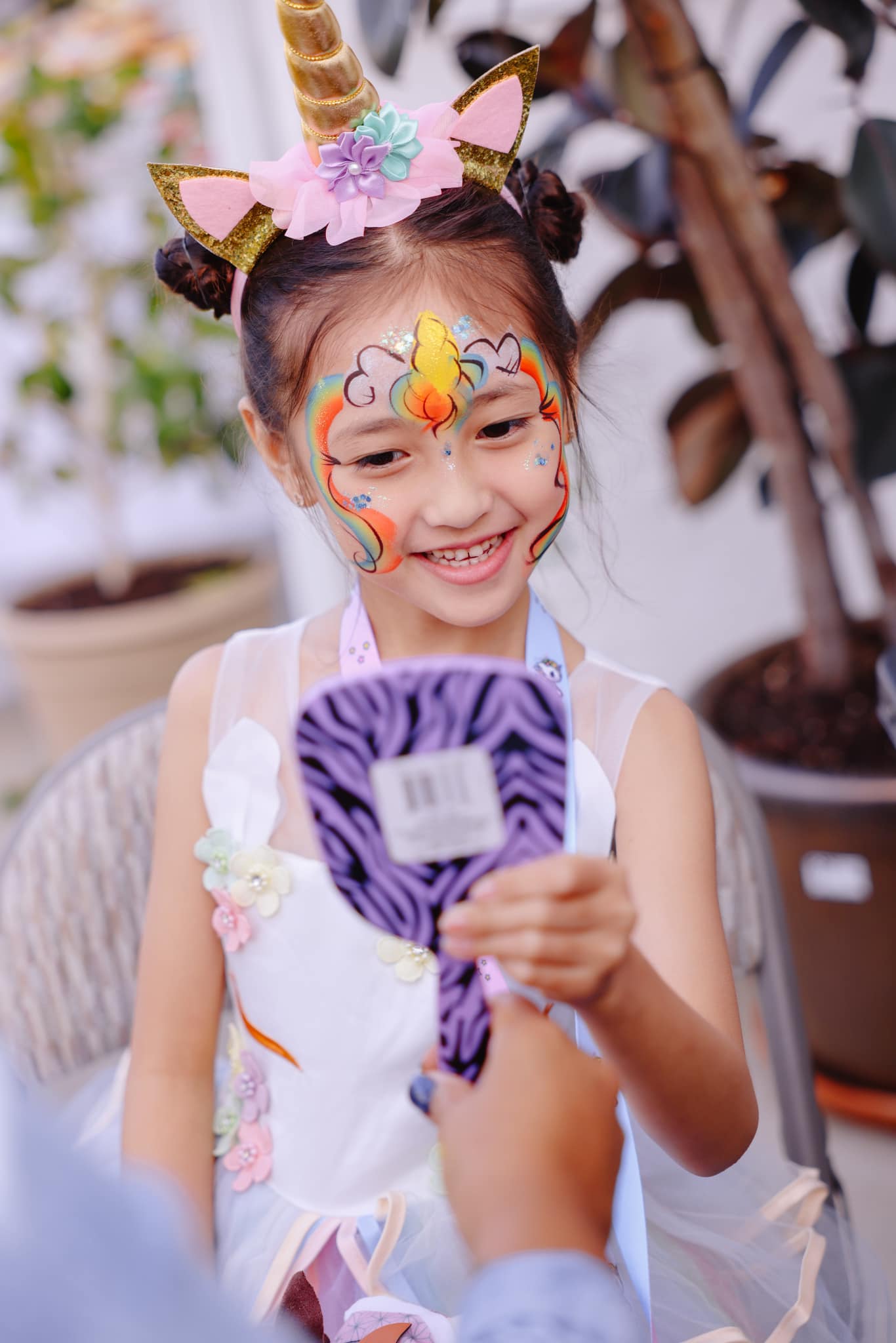 Con gái Hoa hậu Hà Kiều Anh 6 tuổi xinh như công chúa đời thực, sao Việt khen nức nở - 4