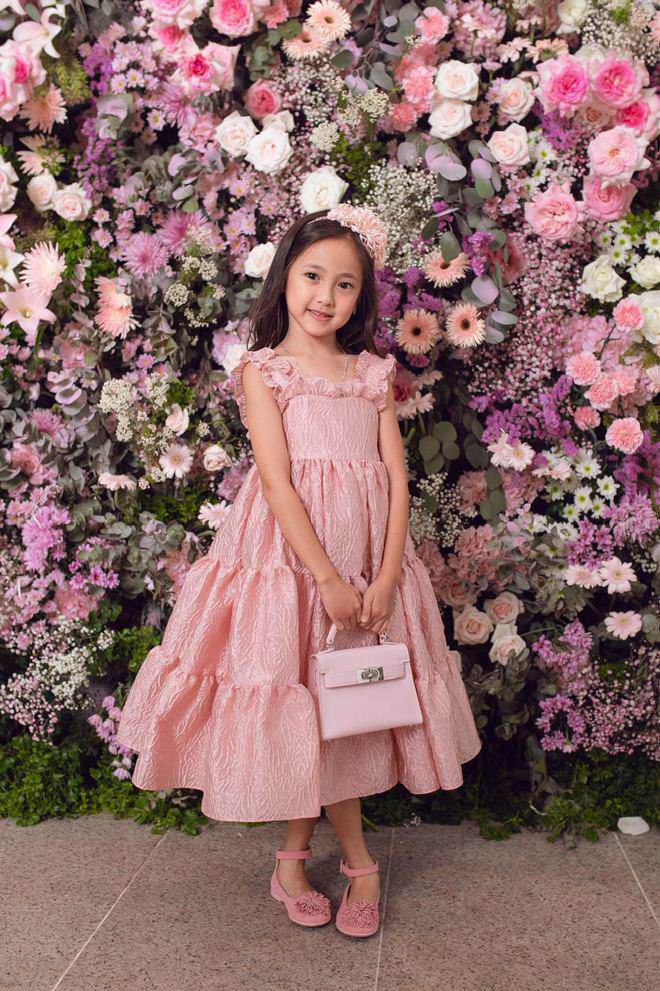 Con gái Hoa hậu Hà Kiều Anh 6 tuổi xinh như công chúa đời thực, sao Việt mê nức nở - 17