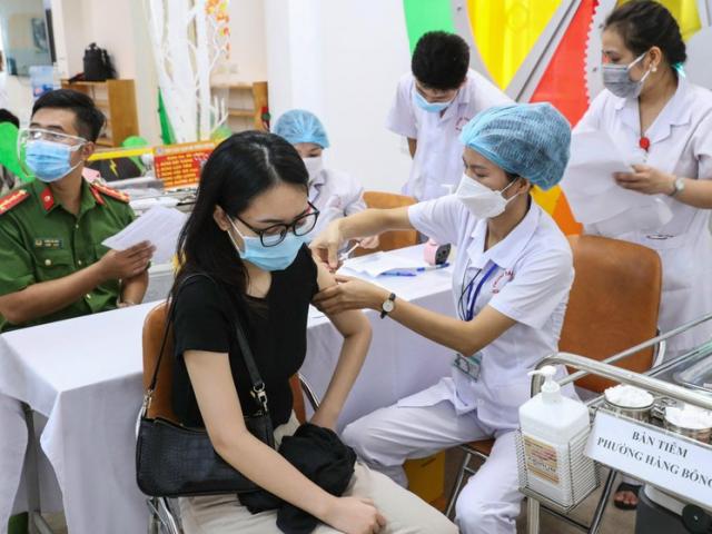 COVID-19 17/11: Lập đỉnh 210 ca cộng đồng một ngày, địa phương hỏa tốc siết hàng loạt quy định