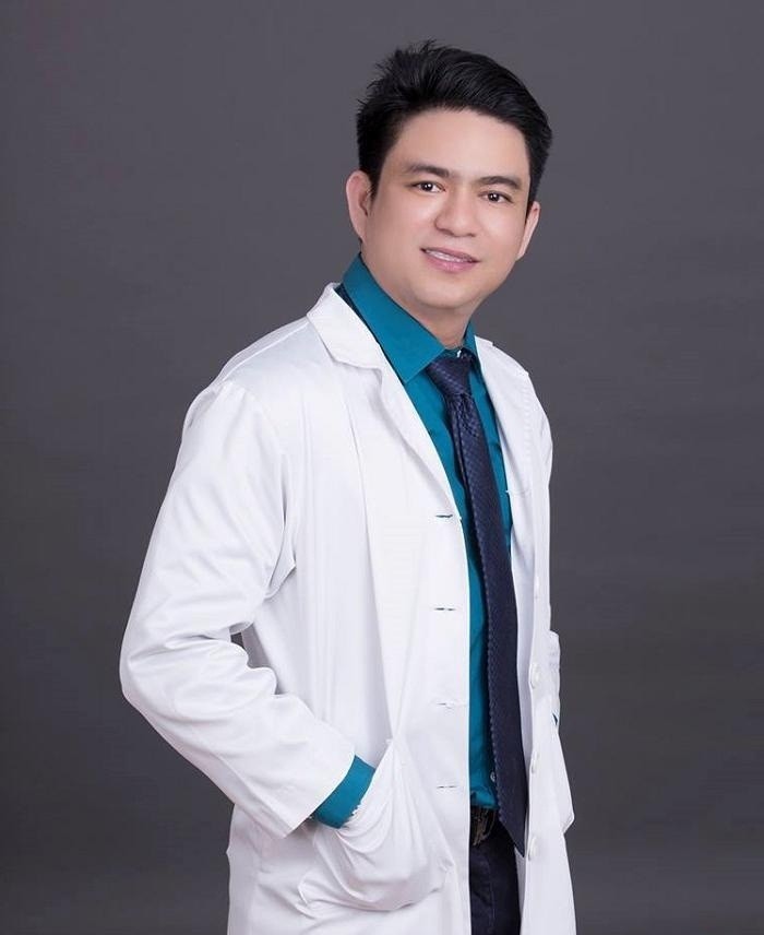 Bác sĩ Chiêm Quốc Thái có mối quan hệ thân thiết với nhiều sao Việt, thậm chí tin đồn tình ái với các mỹ nhân.