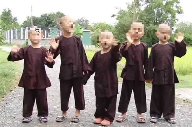 Như vậy, các chú tiểu đã từng xuất hiện trong chương trình Thách thức Danh hài đều được xác định không phải trẻ mồ côi.