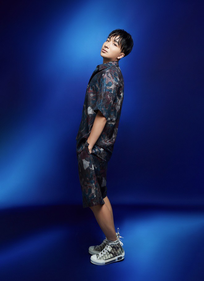 Vẫn là Hoàng Rob trẻ trung, lịch lãm, nhưng trong lần trở lại này, hoàng tử violin đương đại có sự thay đổi.