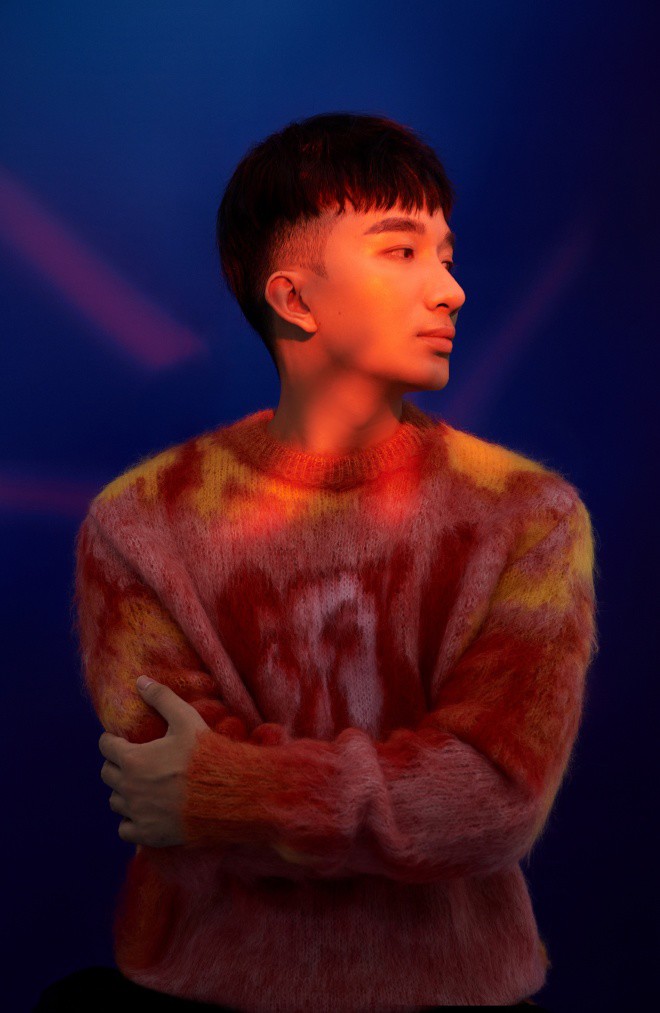 Nam ca sĩ được nhận xét có sự lột xác về thần thái trong bộ ảnh mới.