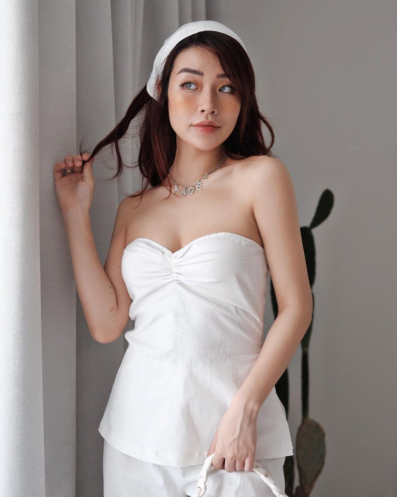 Cô cũng từng là gương mặt mẫu lookbook quen thuộc của nhiều thương hiệu thời trang đình đám ở Hà Nội.  
