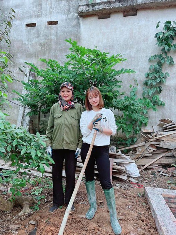 Mạc Văn Khoa ở Sài Gòn là ông chủ, về quê ra vườn đào sắn, trồng cây cho mẹ - 9