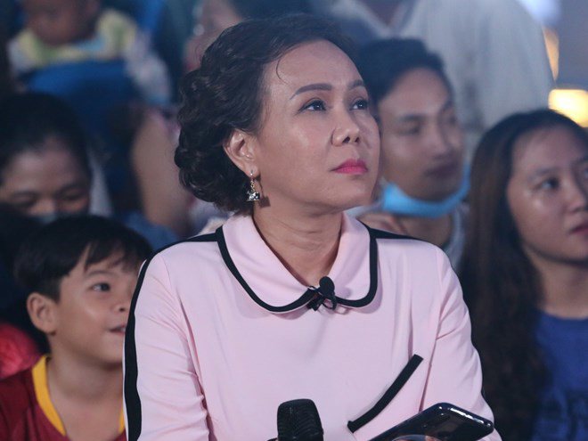 Việt Hương không chỉ hỗ trợ Lê Dương Bảo Lâm mà nhiều diễn viên khác và anh chị em trong ekip.