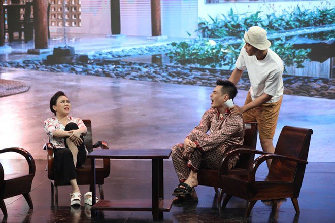 Việt Hương đã phải xin lỗi khán giả và các em.