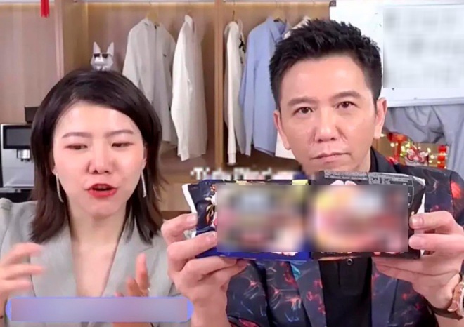 Ôn Triệu Luân bán băng vệ sinh online.
