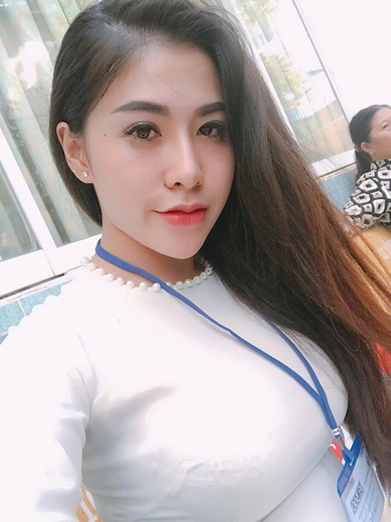 Cô nàng là giáo viên dạy Anh Văn ở một trường quốc tế tại TP. Hồ Chí Minh.
