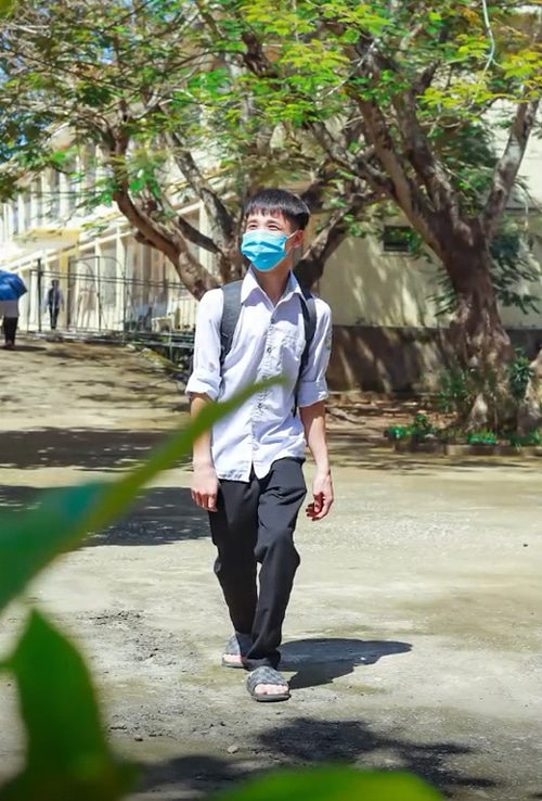 Em Vi Mạnh Hùng - Học sinh trường THPT Tương Dương 1. Ảnh: Nguyễn Anh Tài 