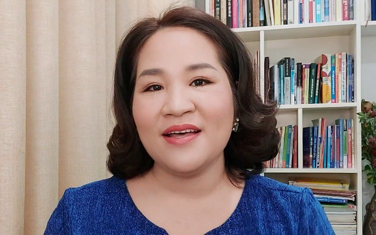 Tô Nhi A vui khi biết giờ chị M đã có người yêu mới và sống hạnh phúc.
