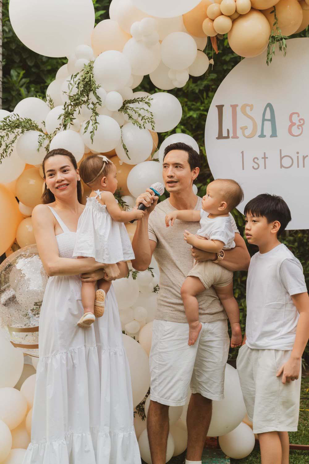 Hồ Ngọc Hà và Kim Lý vừa tổ chức tiệc thôi nôi cho Leon và Lisa.