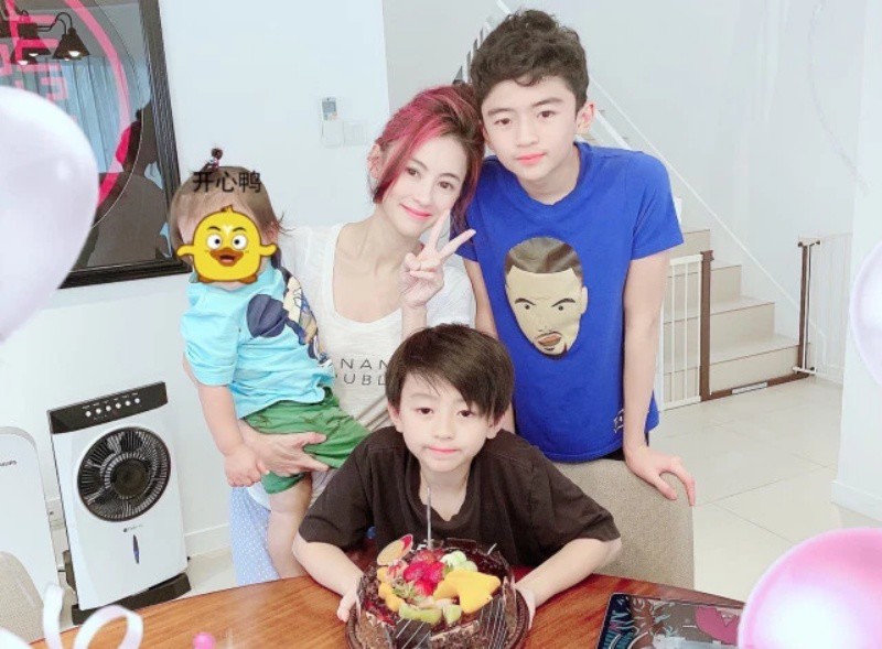 Trương Bá Chi đưa các con đến Thượng Hải sống nên đã mua nhà ở đây.