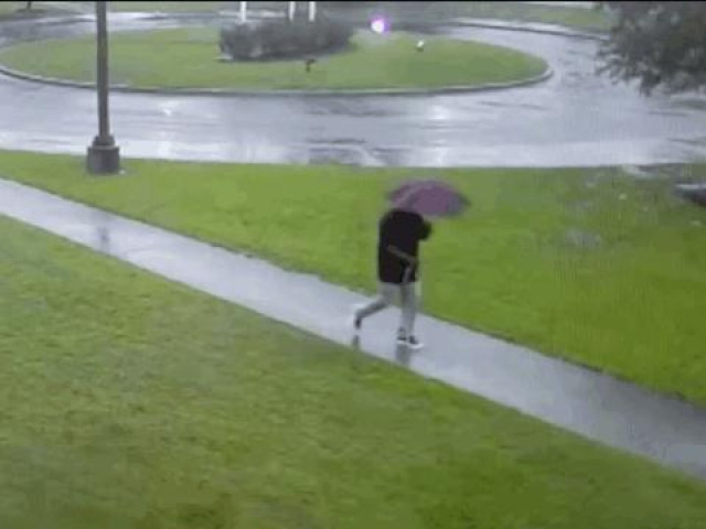 Clip Eva - Clip: Bị sét đánh "sát sườn", người đàn ông vẫn thoát chết khó tin