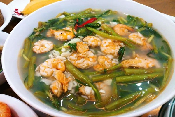 Canh chua rau muống đỏ.