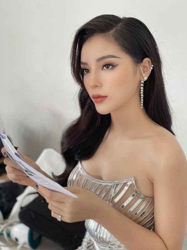 Nhan sắc hiện tại của Hoa hậu Kỳ Duyên. Công khai tiêm thẩm mỹ nhưng không bị chê trách quá nhiều, giờ đây ai nấy đều dành lời khen ngợi trước vẻ đẹp mỹ miều của nàng hậu.