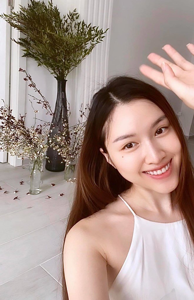 Nữ MC sinh năm 1996, đến từ Nha Trang, Khánh Hòa có lối dẫn thu hút, linh hoạt và vô cùng duyên dáng.