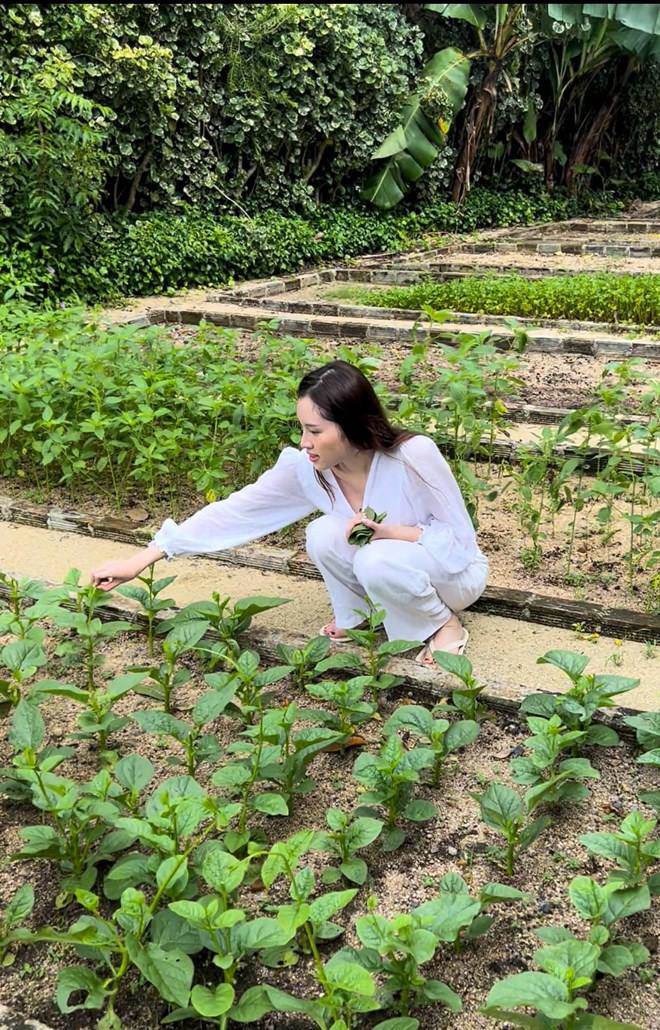 Nữ MC khoe ảnh trong lần về quê gần đây.