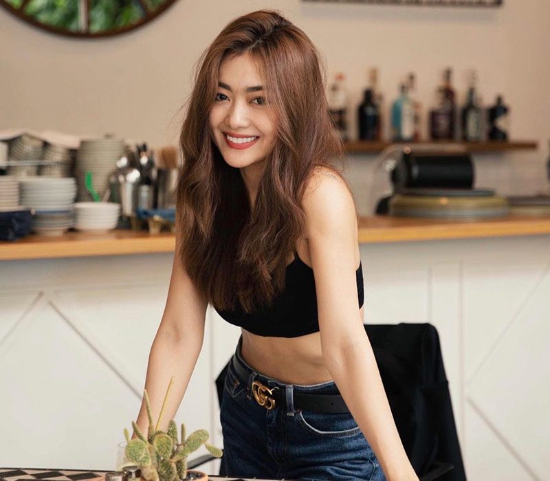 Nga Wendy tên thật là Hồ Thị Thiên Nga cô sinh năm 1991 là một trong những nàng IT Girl xinh đẹp, thời thượng và giàu có nhất nhì mạng xã hội Việt.
