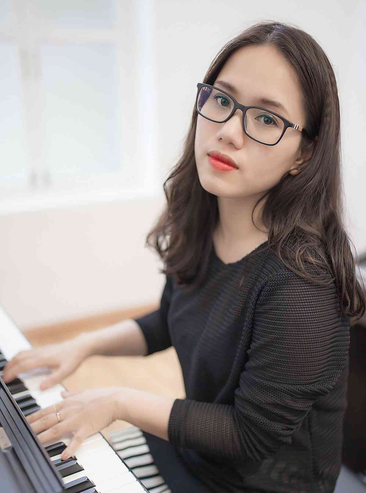 Nổi tiếng từ khi còn đi học và theo nghề ca hát hơn 15 năm, Thuỳ Chi tiết lộ, cô chỉ vừa được sống cho chính mình sau cột mốc 30 tuổi.