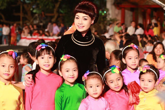 Mải mê làm cô giáo, Ngọc Khuê - Thùy Chi - Midu amp;#34;bỏ quênamp;#34; showbiz - 2