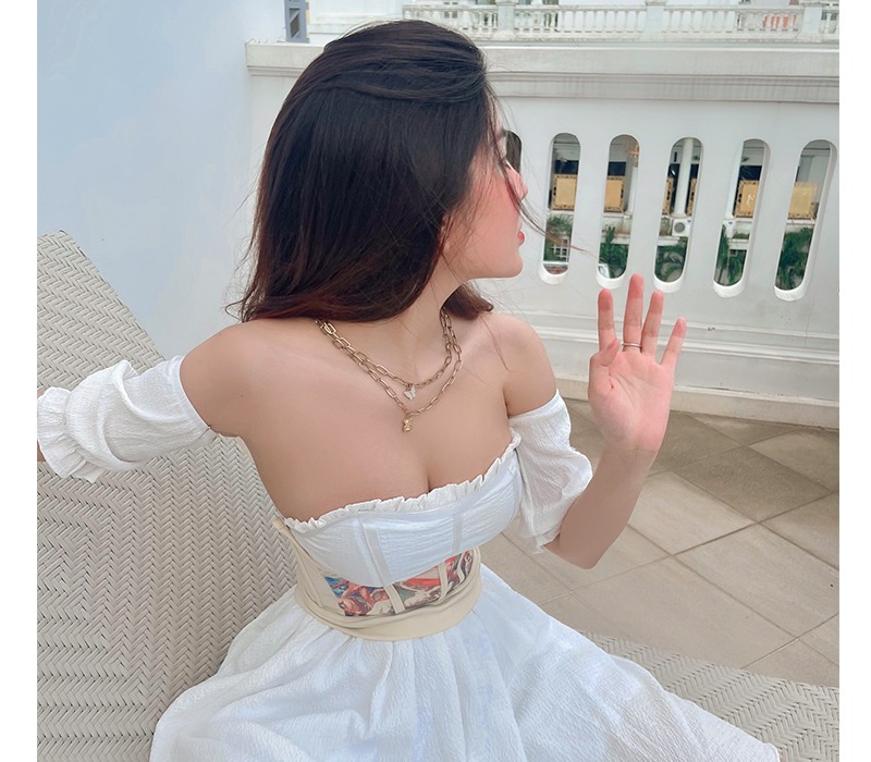 Cho đến nay, số đo 3 vòng cũng như những đường nét thay đổi trên gương mặt hotgirl vẫn là 1 ẩn số. Dẫu vậy, cô nàng rất biết cách ăn mặc để phô diễn trọn vẹn nét đẹp hình thể của mình.
