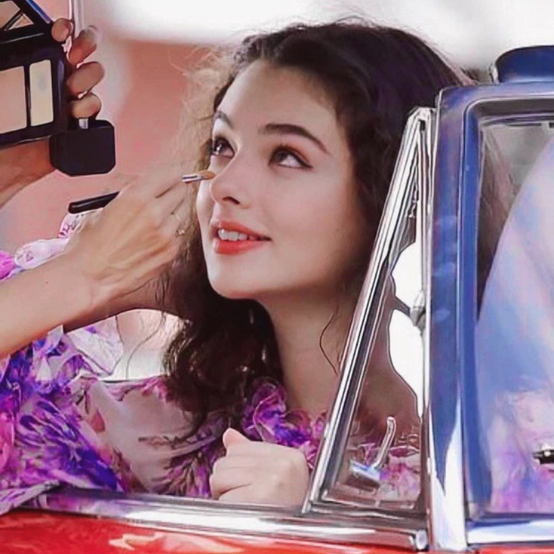 Cô bé sở hữu nét đẹp lai ấn tượng.
