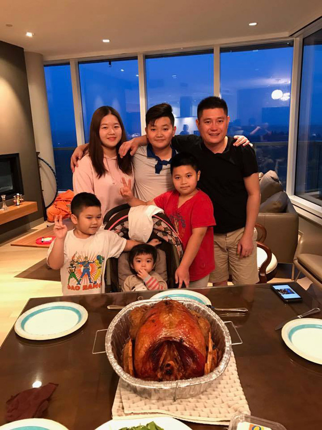 Bầu Thụy cùng các con.