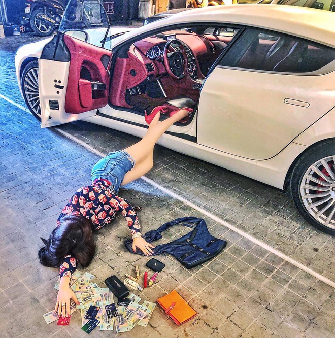 Giang Lê từng được nhiều người biết đến qua trào lưu Ngã sấp mặt phiên bản giàu sụ. Bức ảnh đăng trên fanpage Hội con nhà giàu Việt khiến cô nàng sinh năm 1993 này nhận được nhiều sự chú ý vì độ chịu chơi.