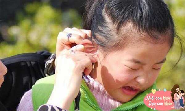 Nếu đánh trẻ như tát hay véo tai là rất nguy hiểm, có thể ảnh hưởng trực tiếp đến sự phát triển trí tuệ của trẻ.