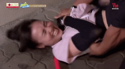 Lan Ngọc lầy lội đu lên người Jong Kook, dàn sao Running Man Việt bị xé bảng tên trong nháy mắt - 10