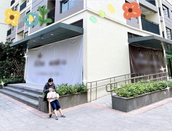 Khoai Tây mới hơn 5 tuổi nhưng đã cao lớn gần đến vai mẹ.